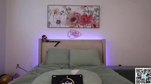 Snapshot of ari_lovexo chatting on March 2, 10:38 pm Ari and Penn online show from March 2, 10:38 pm