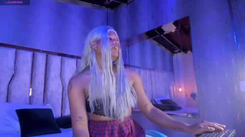 Snapshot of ari_monet chatting on January 31, 11:46 am ARI online show from January 31, 11:46 am