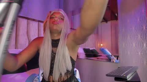 Snapshot of ari_monet chatting on February 12, 11:40 am ARI online show from February 12, 11:40 am