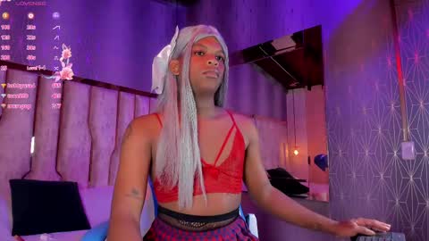 Snapshot of ari_monet chatting on February 14, 4:47 am ARI online show from February 14, 4:47 am