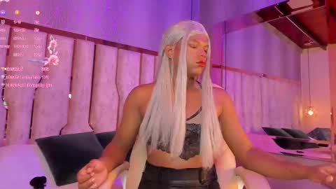 Snapshot of ari_monet chatting on March 11, 3:05 am ARI online show from March 11, 3:05 am