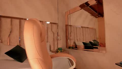 Snapshot of ari_monet chatting on September 13, 11:43 am ARI online show from September 13, 11:43 am