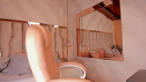 Snapshot of ari_monet chatting on September 27, 11:37 am ARI online show from September 27, 11:37 am