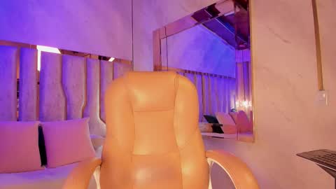 Snapshot of ari_monet chatting on October 10, 11:42 am ARI online show from October 10, 11:42 am