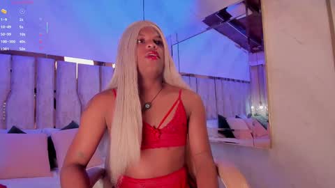 Snapshot of ari_monet chatting on October 12, 11:42 am ARI online show from October 12, 11:42 am