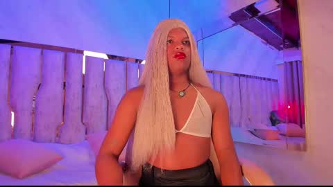 Snapshot of ari_monet chatting on October 13, 11:43 am ARI online show from October 13, 11:43 am