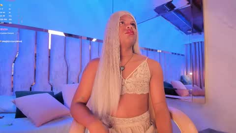 Snapshot of ari_monet chatting on November 11, 11:43 am ARI online show from November 11, 11:43 am