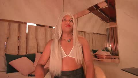 Snapshot of ari_monet chatting on November 13, 11:42 am ARI online show from November 13, 11:42 am