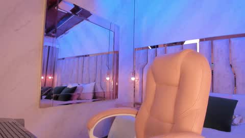 Snapshot of ari_monet chatting on November 21, 11:53 am ARI online show from November 21, 11:53 am