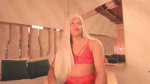 Snapshot of ari_monet chatting on November 30, 11:47 am ARI online show from November 30, 11:47 am