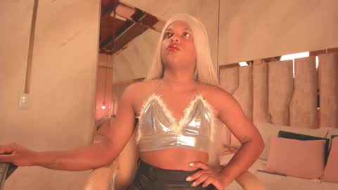 Snapshot of ari_monet chatting on December 1, 11:48 am ARI online show from December 1, 11:48 am