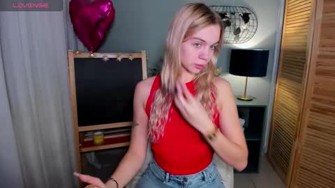 Snapshot of aria69stars chatting on October 19, 9:43 am aria69stars online show from October 19, 9:43 am