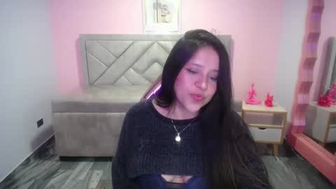 Snapshot of aria_ch1 chatting on November 25, 10:21 pm Aria online show from November 25, 10:21 pm