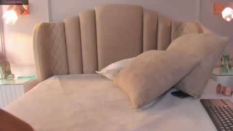 Aria  online show from January 9, 8:45 am