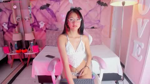 Aria Jones online show from October 27, 1:04 pm