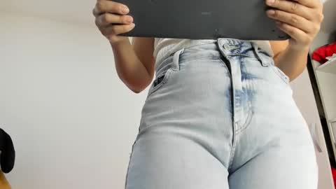 Snapshot of ariacoral chatting on December 16, 12:43 pm ariacoral online show from December 16, 12:43 pm