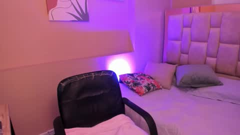 ariana__clauss online show from October 14, 9:04 pm