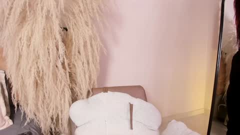 Ariana  online show from December 7, 11:18 am