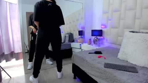  ariana  online show from September 15, 5:02 pm