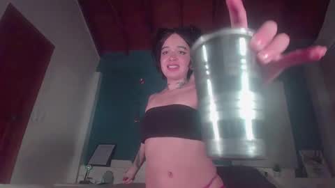 Snapshot of ariana_whitee chatting on November 20, 6:46 am ariana_whitee online show from November 20, 6:46 am