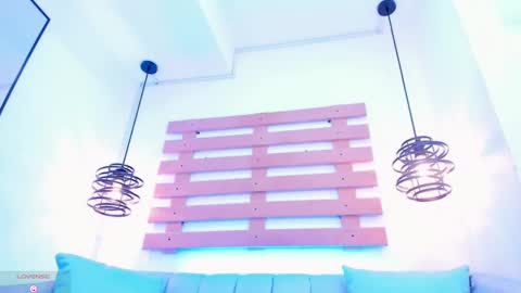 Ari  online show from September 24, 1:25 pm