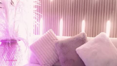 Ari  online show from November 13, 1:32 pm