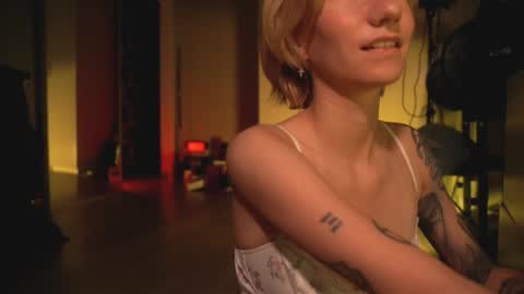 Snapshot of arianna_richi chatting on February 7, 6:14 am Olivka online show from February 7, 6:14 am