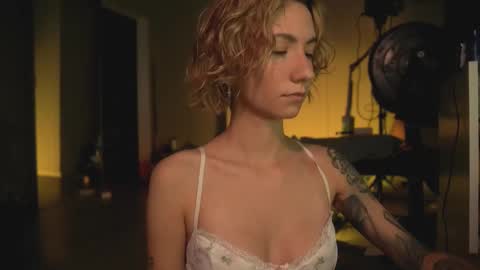 Snapshot of arianna_richi chatting on March 1, 5:52 am Olivka online show from March 1, 5:52 am