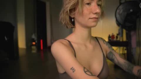 Snapshot of arianna_richi chatting on March 12, 5:35 am Olivka online show from March 12, 5:35 am