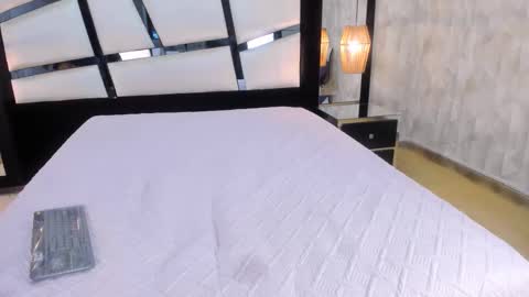 ariannarussell1 online show from September 16, 2:07 pm