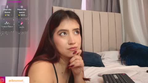 Snapshot of aribrunnet_ chatting on February 27, 4:21 pm Ari Just Ari online show from February 27, 4:21 pm