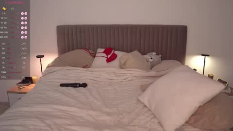 Snapshot of arielbell_ chatting on December 22, 12:38 pm Ariel online show from December 22, 12:38 pm