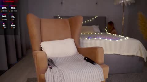 arielkielly online show from October 18, 4:37 am