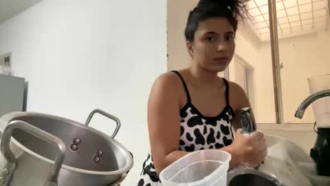 Snapshot of aries_plays chatting on November 25, 9:48 pm aries_plays online show from November 25, 9:48 pm