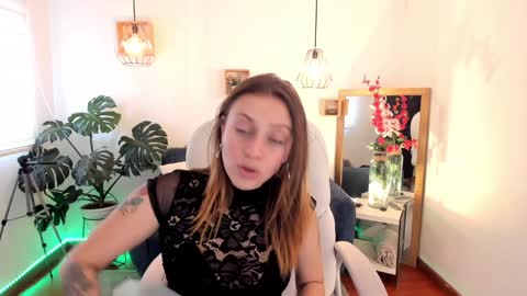 Ari  online show from December 7, 7:54 pm