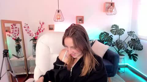 Ari  online show from December 17, 7:48 pm