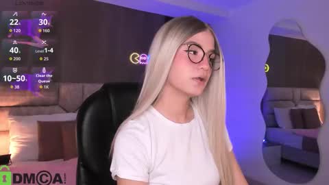 Ari  online show from October 10, 11:04 pm