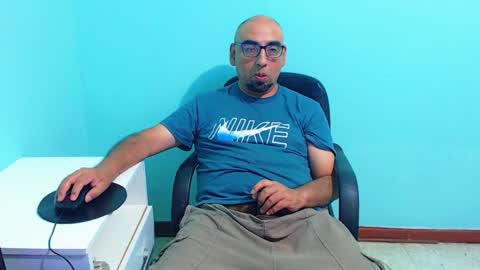 arnelux72 online show from January 12, 4:52 am