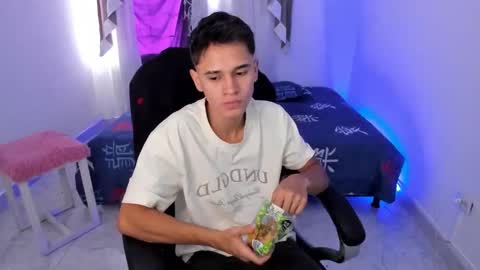 Aaron online show from October 11, 8:07 pm