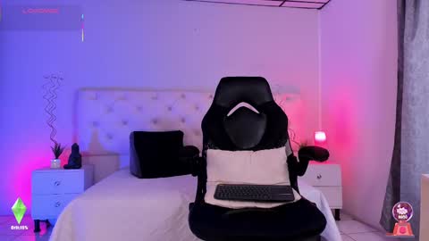 Aron cruz  online show from September 11, 1:33 pm