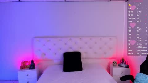 Aron cruz  online show from October 25, 1:29 pm