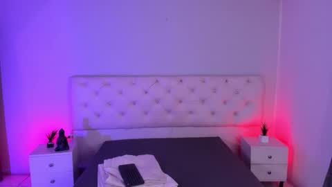 Aron cruz  online show from November 27, 1:35 pm