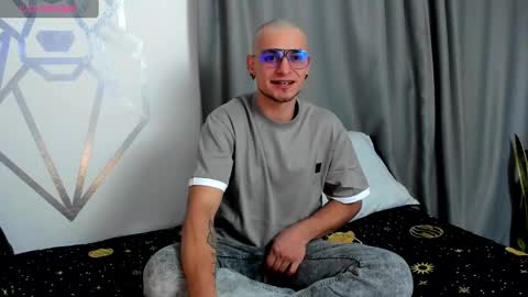 Aron Santoro online show from December 24, 11:33 pm