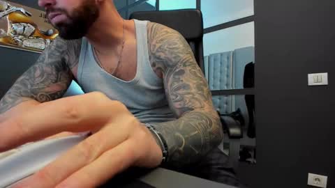 AronGrant online show from December 13, 11:02 am