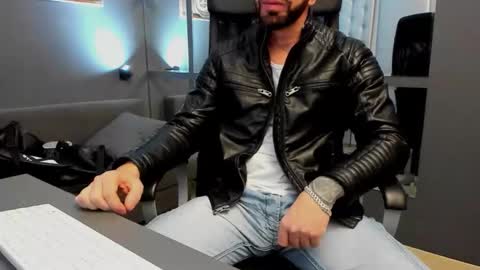 AronGrant online show from October 7, 8:44 am