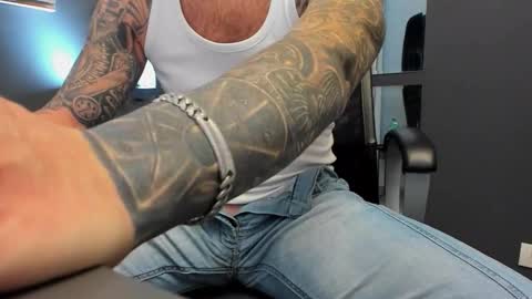 AronGrant online show from October 19, 9:32 am