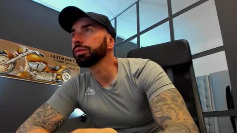 AronGrant online show from November 16, 10:10 am