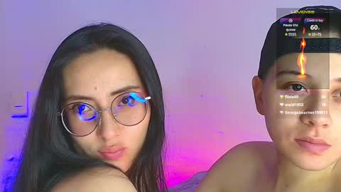 Snapshot of arontroy_wi chatting on December 6, 4:49 pm noah and ivy online show from December 6, 4:49 pm