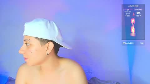 Snapshot of arontroy_wi chatting on December 20, 3:03 am noah and ivy online show from December 20, 3:03 am