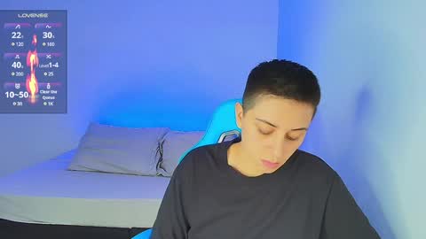 Snapshot of arontroy_wi chatting on January 11, 12:44 am noah and ivy online show from January 11, 12:44 am